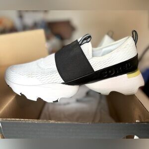 Excellent condition Sorel Kinetic Impact tennis shoes sz: 10